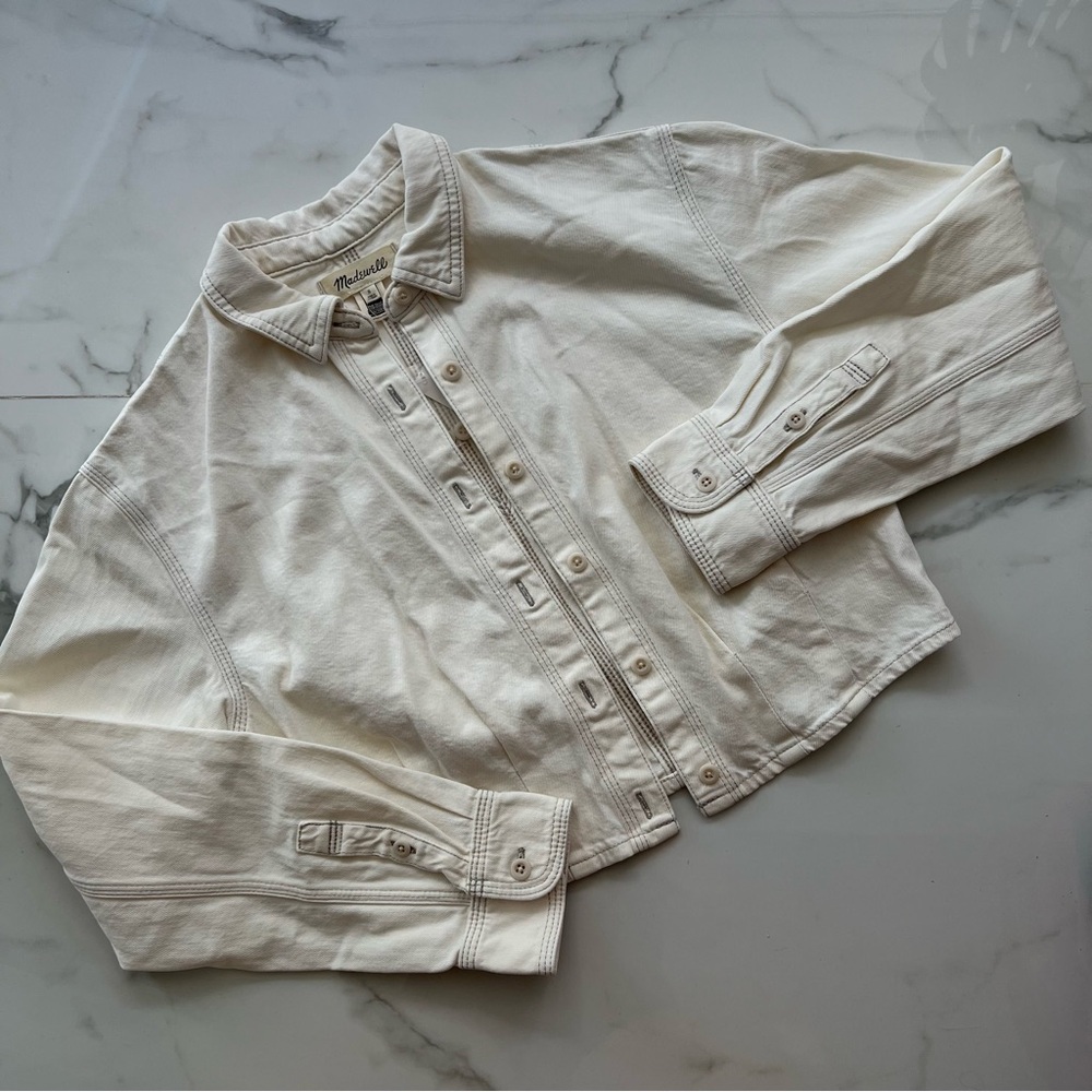Madewell Denim Pleated Cropped Button-Up Shirt - Picture 3 of 5
